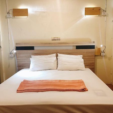 305Hostel Bangkok Ngoại thất bức ảnh